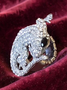 This vintage 90's lizard crystal rhinestones stretch ring, Preloved